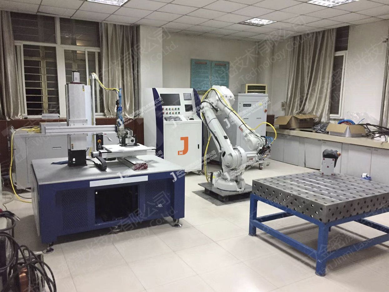 大學(xué)實驗室運(yùn)用三維激光焊接機(jī)有效開展教學(xué)實訓(xùn),反響甚好